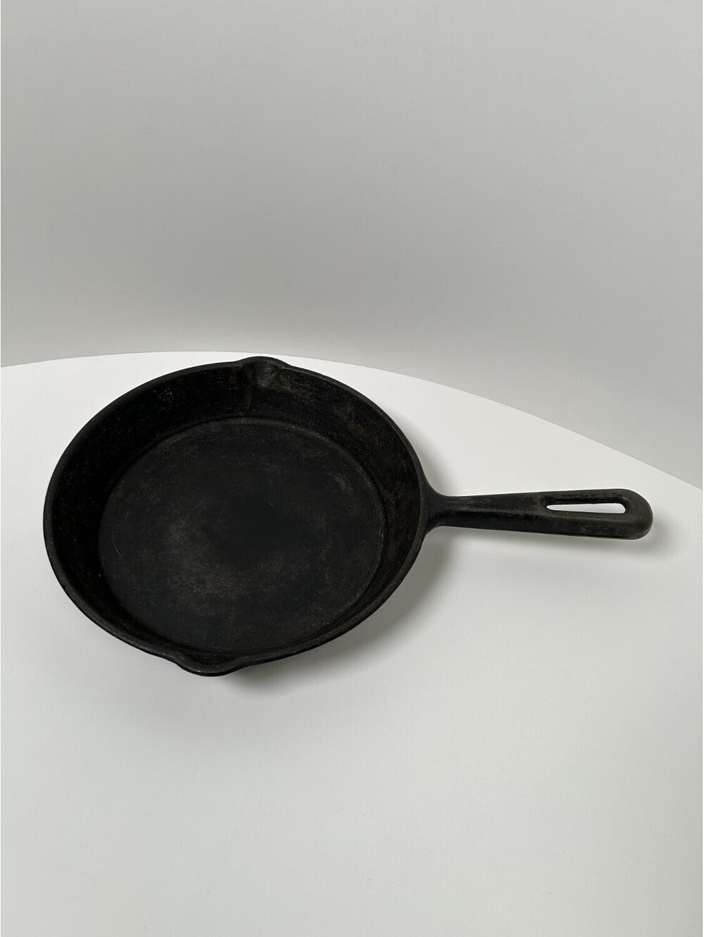 02-9 F Skillet Mid-century Dual Pour Spouts Black Heat Ring Hanging Hole